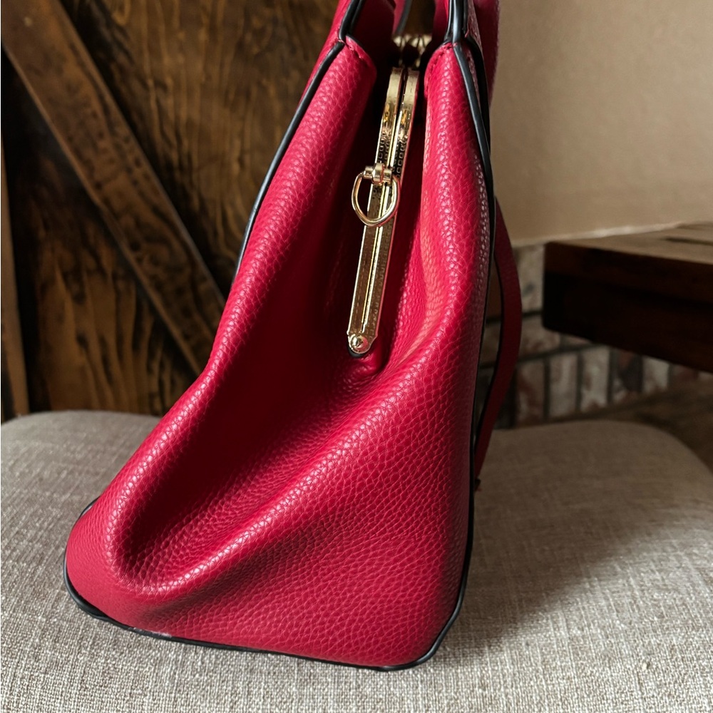 Elegant Red Satchel and Wallet Set - Picture 6 of 14